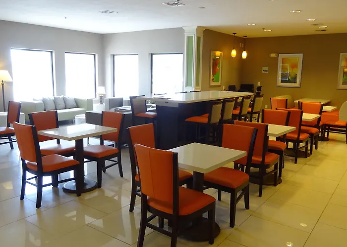 Holiday Inn Express Hotel Kansas City - Bonner Springs By Ihg